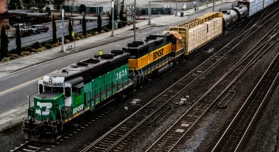 Gemeinderat Karlsruhe zur G&uuml;terbahntrasse Mannheim &ndash; Karlsruhe: Breites B&uuml;ndnis fordert Transparenz und wirksamen Schutz f&uuml;r Anwohnerinnen und Anwohner